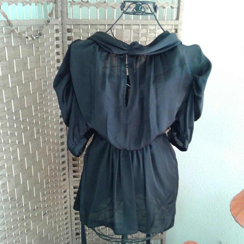 Black scoop neck elegant blouse - Picture 2 of 3